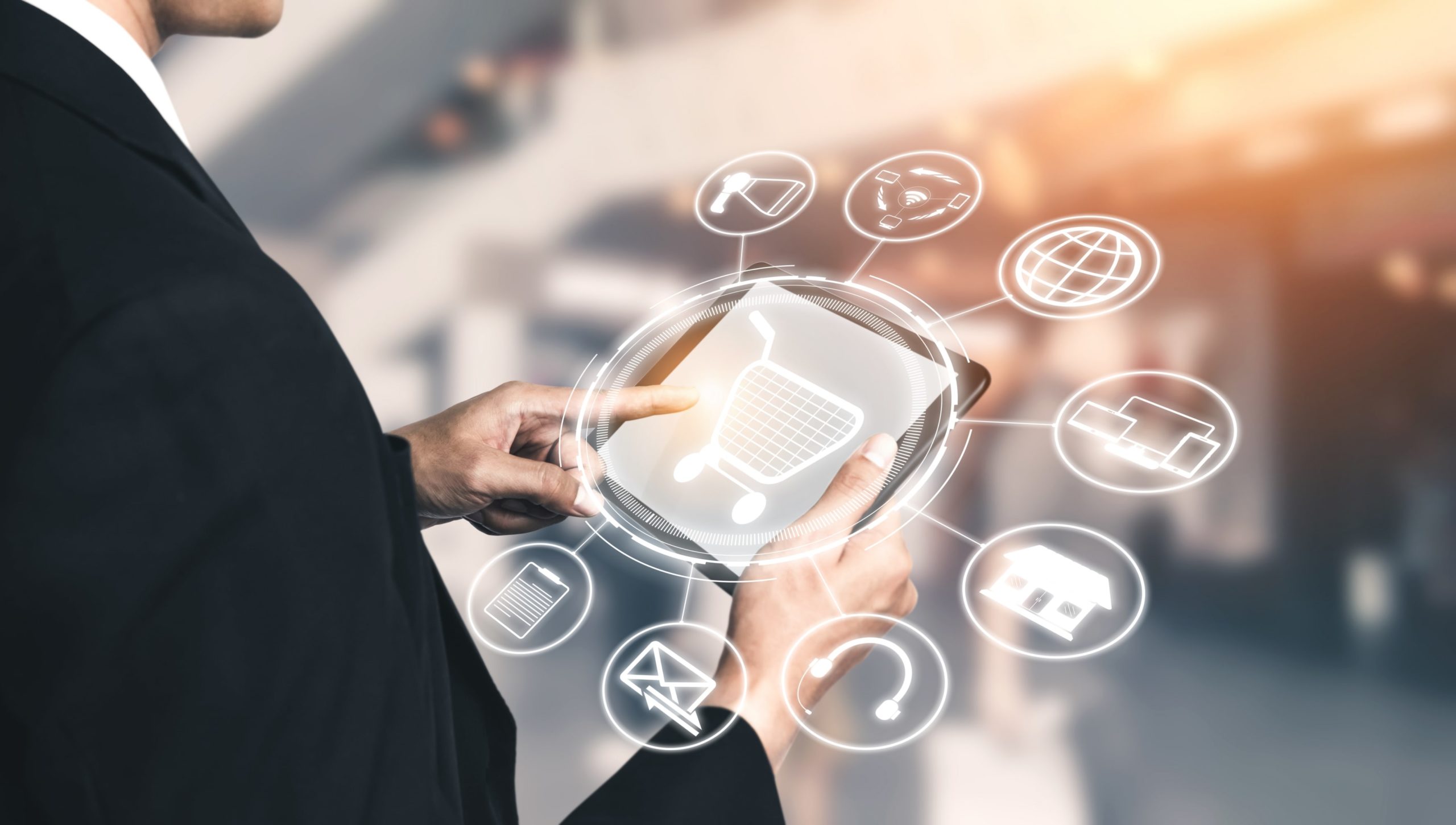 omni-channel-technology-of-online-retail-business-min